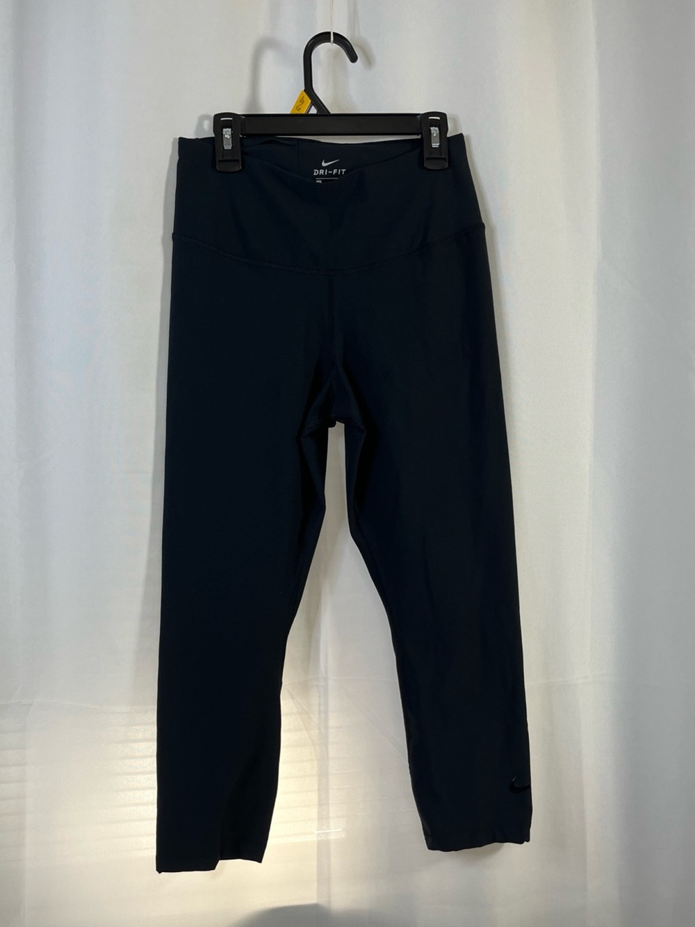 Nike Dri-FIT TenLess Plastic Bottles One Legend Women’s Black Leggings/Capri M
